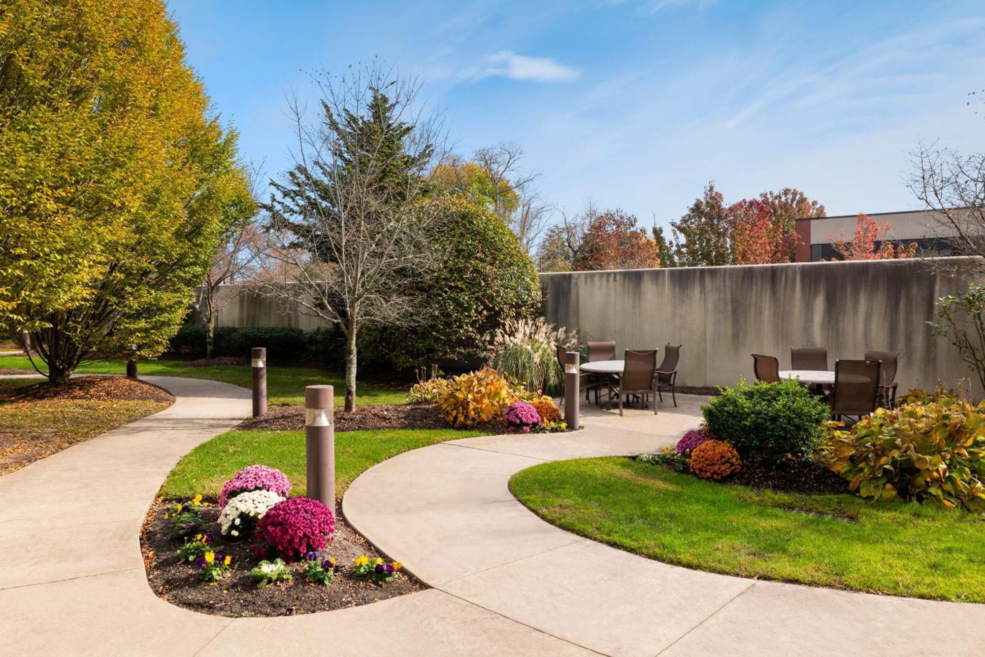 Courtyard Wall At Monmouth Shores Corporate Park Eksteriør billede